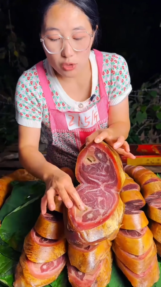 杨小妹猪脚素材